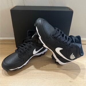 NEW Jordan 1 Mid Youth Cleat 3.5